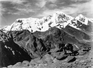 Ansicht des Huayna Potosí und der Gebirgskette Cordillera de la Union : Blick vom Laguna Tuni auf das Granitmassiv des Huayna Potosí und die Gebirgskette Cordillera de la Union