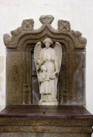Frankreich. Bretagne. Ille et Vilaine. Broualan. Eglise. Dorfkiche. Taufstein