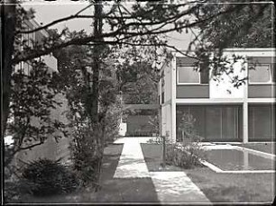 Groethuysen, Herbert; München - Neuhausen, Rondell Neu Wittelsbach 1a; Eigenes Wohnhaus H. Groethuysen an Stelle der elterl. Villa - Außenansicht mit Bäumen