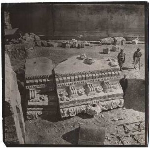 Ionisches Gebälkfragment mit Wasserspeier, Baalbek: Ansicht