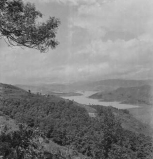 Bunyonyi-See : Blick von einem Hügel auf das südöstliche Ende des Bunyonyi-See