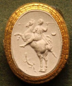 Berittener Soldat, eine Lanze werfend (Daktyliothek, Zweites Historisches Tausend)