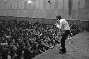 Gastspiel des Schlagersängers Udo Jürgens in Karlsruhe.