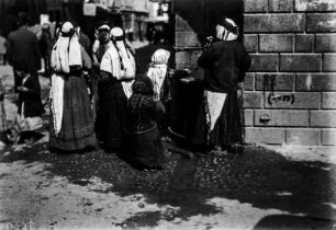 Wasserspender (Deutsche Indien-Expedition 1926/1929 - Rückreise: Irak-Syrien-Libanon-Türkei)