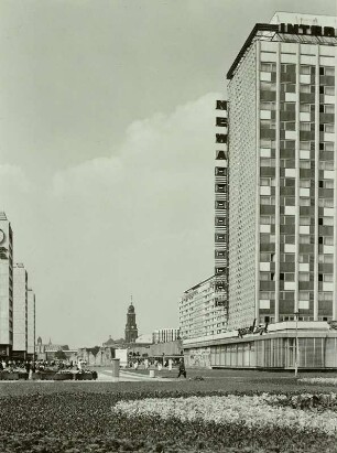Prager Straße, Wiener Platz