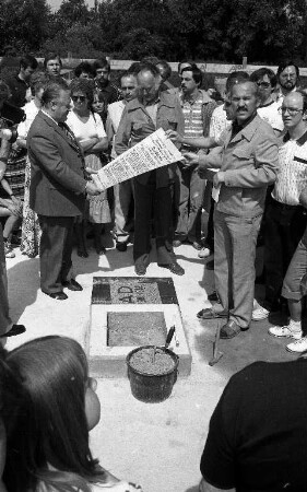 Kultur- und Sportzentrum für Gehörlose und Gehörgeschädigte in der Fritschlach bei Daxlanden. Grundsteinlegung am 13. Juni 1981