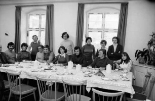 St. Ulrich: Landvolkshochschule St. Ulrich; Gruppen, Teilnehmer bei Kaffeetafel