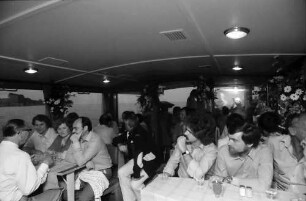 1979 Nobelpreisträgertagung Physik; Abendliche Bodenseefahrt: links von Baron Dées de Sterio, gegenüber: K. Dallibor