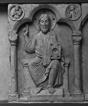 Steinrelief mit thronendem Christus