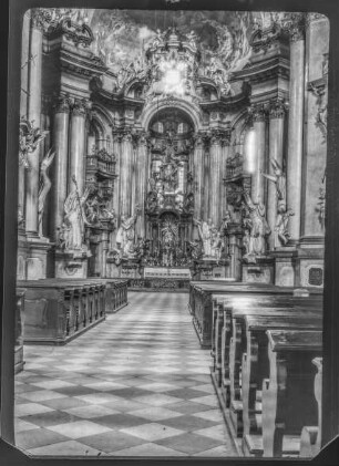 St. Nikolaus, Hochaltar und Heiligenfiguren