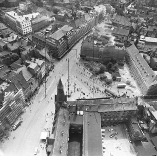 Straßenkreuzung Anger und Bahnhofstraße in der Altstadt von Erfurt : Blickrichtung Süden