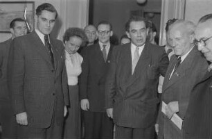 60. Geburtstag von Walter Maschke, Generalsekretär der Volksbühne Berlin : Walter Maschke (2.v.r.) und Hans Rodenberg (3.v.r.) mit weiteren Gästen