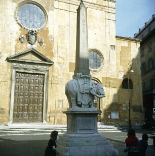Monument mit ägyptischem Obelisk, sogenannter "Pulcin della Minerva":