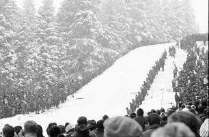 Hinterzarten: gesamte Sprungschanze, von unten