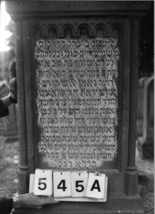 Grabstein 545 (Index: 100095129) Maße HxBxT: 170x52x23 cm Symbolik: Schofar Besonderheit: kulturhistorisch wertvoll / hist.-wiss. Gründe (Gemeindestellung): Grabstein 545A