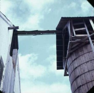 Fotografie: Ein- und Auslagerungstechnik, Hochsilo, Greiferanlage