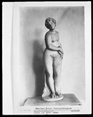 Nackte weibliche Figur