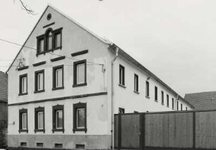 Mobschatz, Bauernhof : Mobschatz (Kreis Meißen - Radebeul), Bauernhof, Dorfplatz 15, 1789, 2. Hälfte 19. Jahrhundert, Straßenansicht des Wohnstallhauses