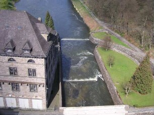 Tosbecken der Diemeltalsperre bei Überlauf