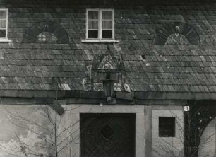 Obergurig-Kleindöbschütz, Wilthener Straße 11. Ehemaliger Gasthof "Kuchenhäusel" (1817). teil der Verschieferung