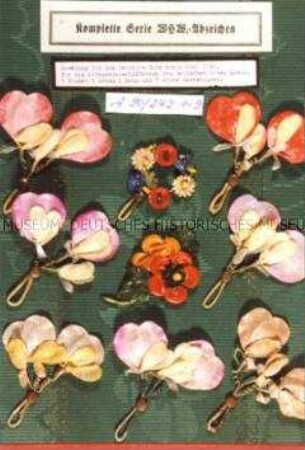 Deutsches Rotes Kreuz, Wiesenblumen, Spendenabzeichen zugunsten des Kriegswinterhilfswerks 1940