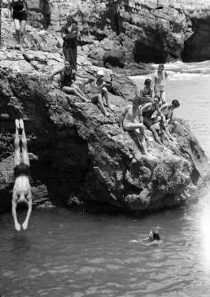 Tarragona [Spanien]: Sprung vom Felsen, einer steil