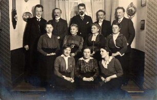 Privatalbum mit Karlsruher Motiven. Unbekannte Personen