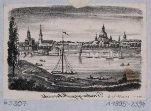 Stadtansicht von Dresden, Blick von der rechten Elbseite auf die Altstadt mit Booten im Vordergrund, nach Südwesten, spiegelverkehrte Ansicht