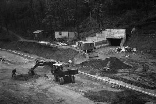 Freiburg i. Br.: Schlossbergbunker, Eingang Schlossbergstraße mit Baustelle