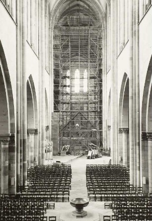 Magdeburg. Dom zu Magdeburg St. Mauritius und Katharina (1363 geweiht). Mittelschiff nach Osten mit eingerüstetem Chor