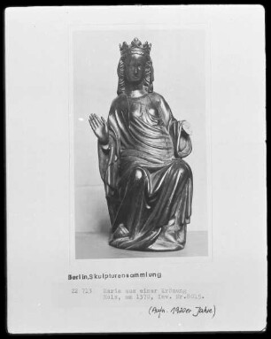 Marienaltar? — Maria (aus einer Marienkrönung?)