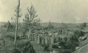 Lager und Unterstände in freiem Feld