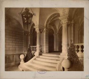 Regierungsgebäude, Hildesheim: Treppenaufgang zum Vestibül