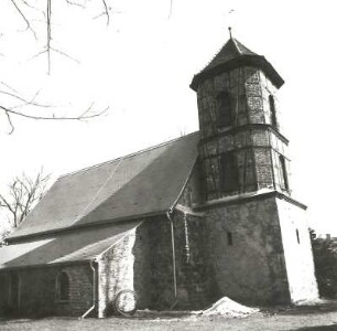 Döbern. Dorfkirche Eichwege (14./15. und 19. Jahrhundert, Turmaufsatz 1791/1792). Ansicht von Nordwesten