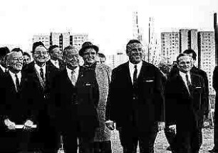Gruppenbild mit Heinz Schmeissner, ? Glaser, MB Goppel, Reg.Präs. Burghardt und OBM Urschlechter in Langwasser