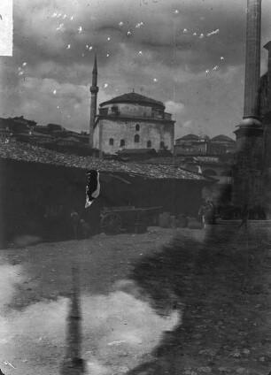 Moschee : Blick auf eine Moschee in einer Stadt