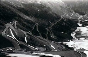 Stilfser Joch: Serpentinen der Passstraße, von oben