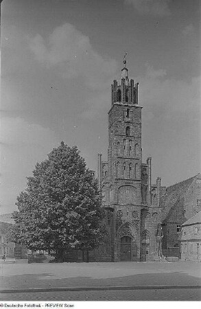 Brandenburg. Altstädter Rathaus (1440/1480) mit Roland
