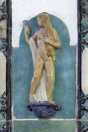 Stadtbad — Frauenschwimmhalle — Relief