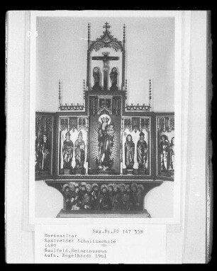 Altar mit Mondsichelmadonna
