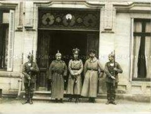Wilhelm II. besucht das Hauptquartier des Kronprinzen