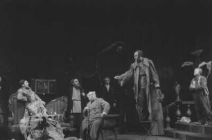 Szenenbilder aus dem Stück "Der Wald" von Alexander Nikolajewitsch Ostrowski am Hebbel-Theater Berlin