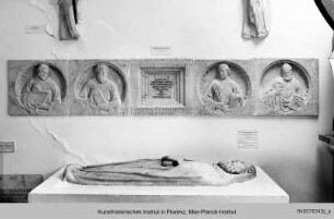 Reliefs: die Heiligen Oktavian, Viktor, Clemens und Justus - Arca di San Ottaviano