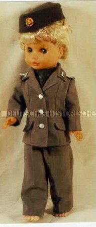 Puppe in Uniform der NVA (Dienstuniform der Landstreitkräfte, Soldat)