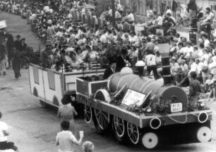 Bild: 10.08.1862. Eisenbahn: Dresden-Freiberg : Historischer Festumzug mit Aufmarsch der Berg- und Hüttenparade - 800 Jahre Freiberg, 6. Juli 1986. Bild: 10.08.1862. Eisenbahn: Dresden - Freiberg