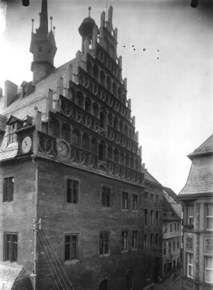 Pößneck, Rathaus : Pößneck. Rathaus. Eckansicht (Teilansicht) von Nordosten