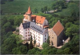 Bad Colberg-Heldburg. Veste Heldburg (Baubeginn 12. Jh.). Luftbild-Schrägaufnahme von Ostnordost