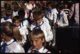 Jungpioniere bei den Feierlichkeiten zum 40. Jahrestag der DDR