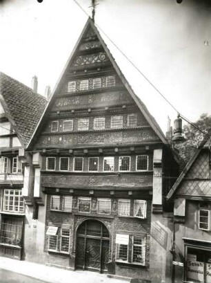 Osnabrück, Agnes-Schoeller-Haus : Osnabrück. Agnes-Schoeller-Haus, Bierstraße 17. Straßenfront