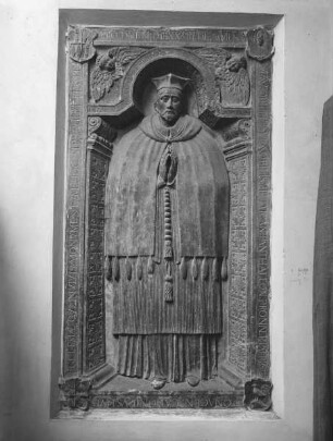 Grabstein des Stiftsherrn Hieronymus Pronner (+1633)